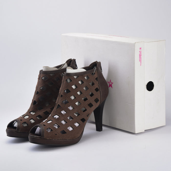 SANDALE ANGELA THOMPSON