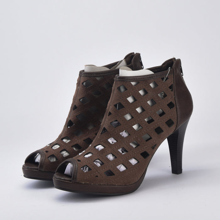 SANDALE ANGELA THOMPSON