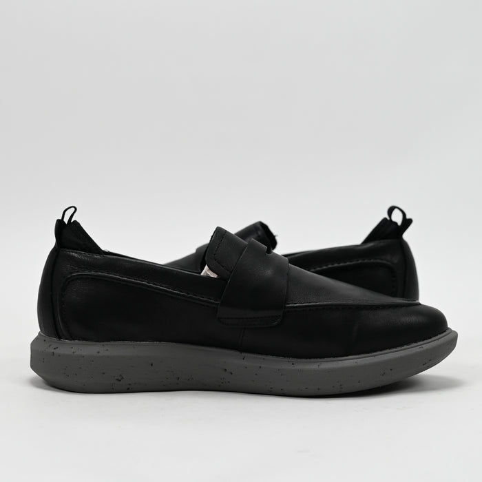 HUSH PUPPIES FOOTWEAR